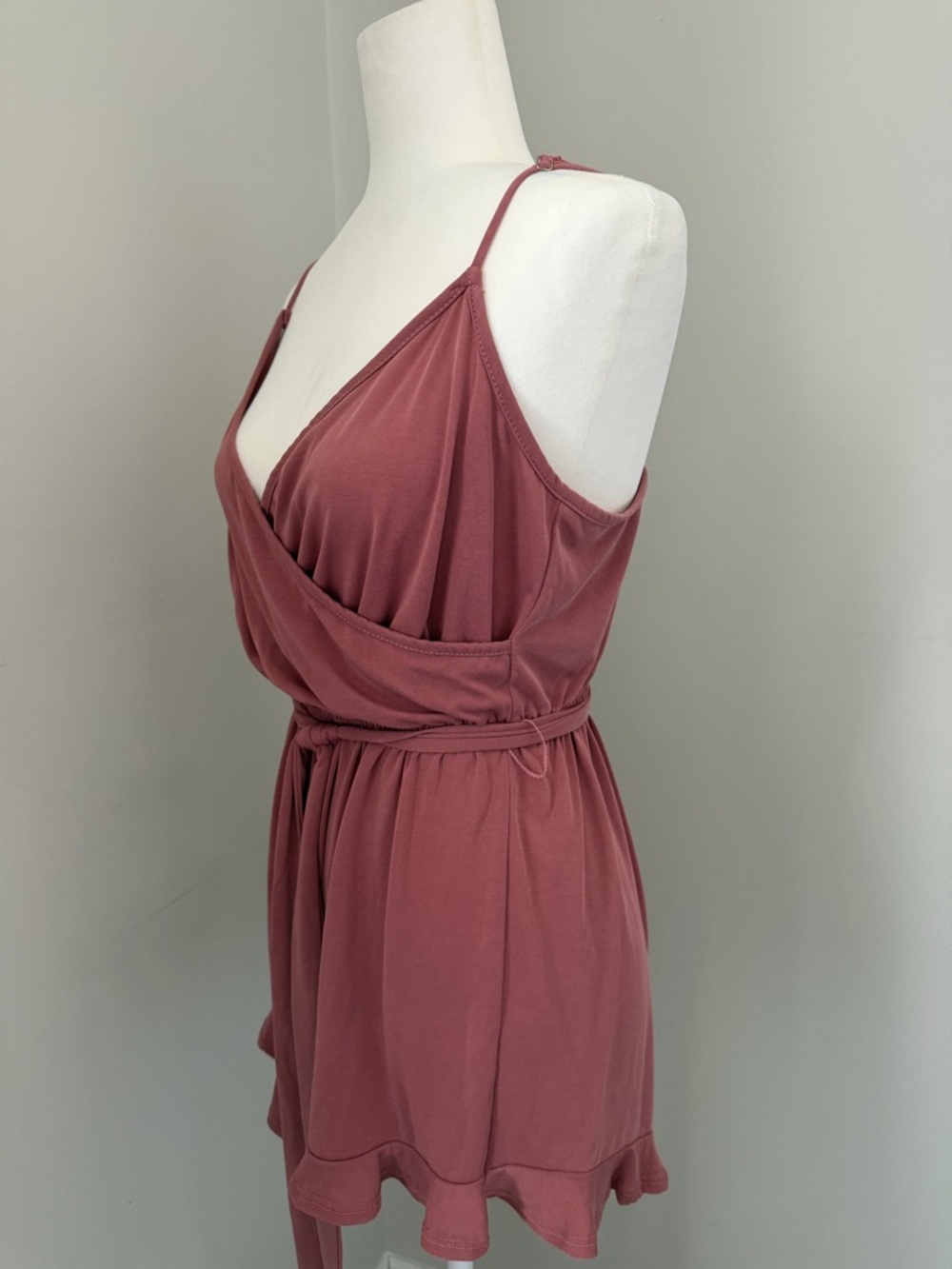 LULUS Katelyn Rusty Rose Ruffled Surplice Romper Women’s size Medium - Picture 11 of 16